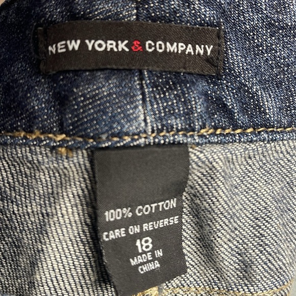 Straight legged jeans - Picture 3 of 3